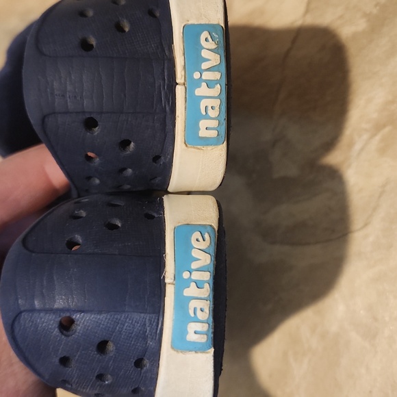 Native Jefferson Slip-on Shoes in Navy Toddler Size C8 - Picture 2 of 6